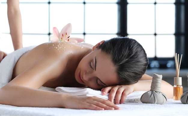 Расслабляющий массаж в SPA с видом на парк в Ташкенте