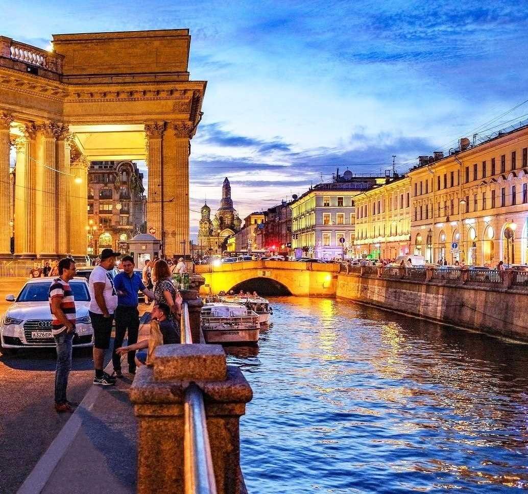 Где отдохнуть одной женщине в Санкт-Петербурге